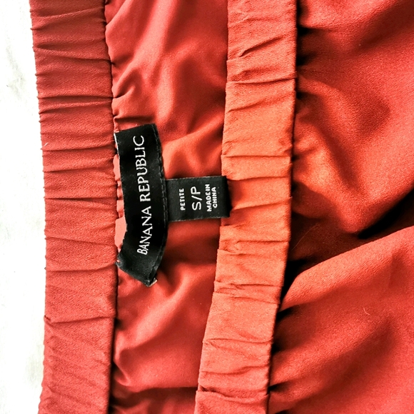 Banana Republic Skirt in Red Size Small - Picture 3 of 3